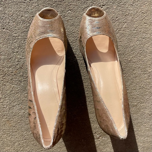 Calvin Klein Sandie Gold Snakeskin Print Faux Wood Peep Toe High Heels - Picture 3 of 13